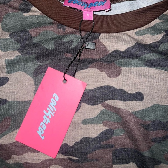 Edikted Girls' Camo Long Sleeve Top with Brown Striped Sleeves - Picture 4 of 6